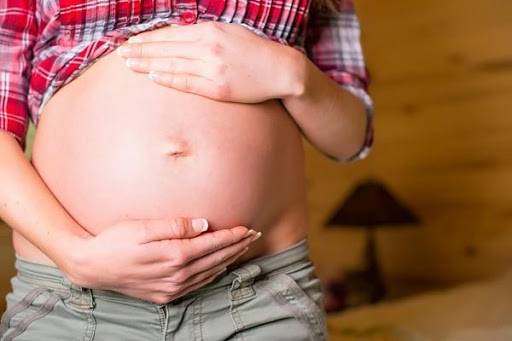 Thai nhi lớn là nguyên nhân khiến bạn bụng căng cứng khi mang thai