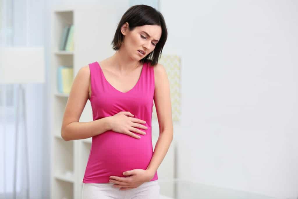 Đau bụng dưới, nhói bụng khi mang thai 3 tháng đầu, nguyên nhân do đâu, có nguy hiểm không?