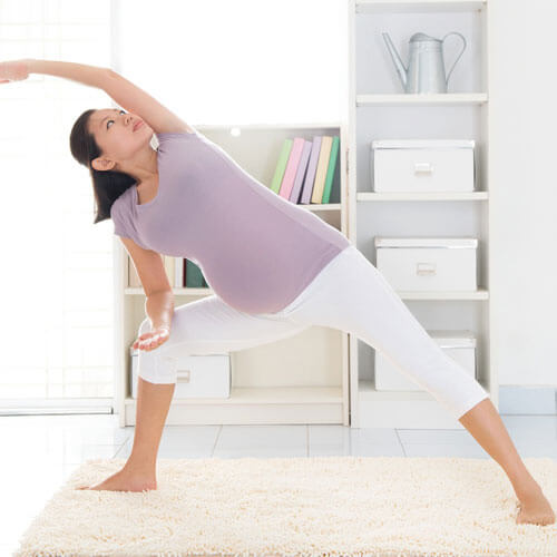 tư thế và thói quen tập thể dục thường ngày giúp hạn chế hiện tượng đau lưng ở bà bầu